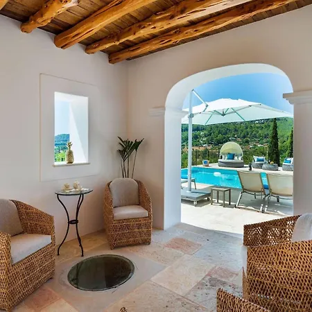 Villa With Children Play Area *